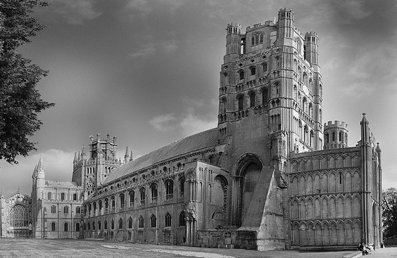 Ely cathedral panorama mono 13074-7 small
